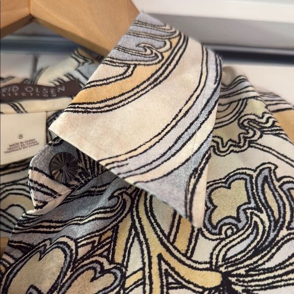 Sigrid Olsen Cream and Gray Graphic Button Down Blouse Size S - Picture 5 of 8